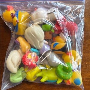 Bag of miscellaneous rubber ducks,Disney princesses and other animals(16 pieces)
